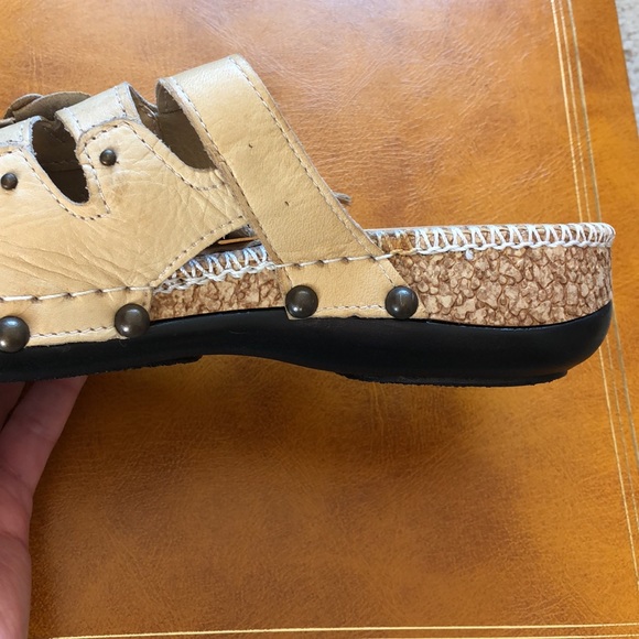 Turkish Tan genuine leather clogs. Size 6.5 - Picture 10 of 11